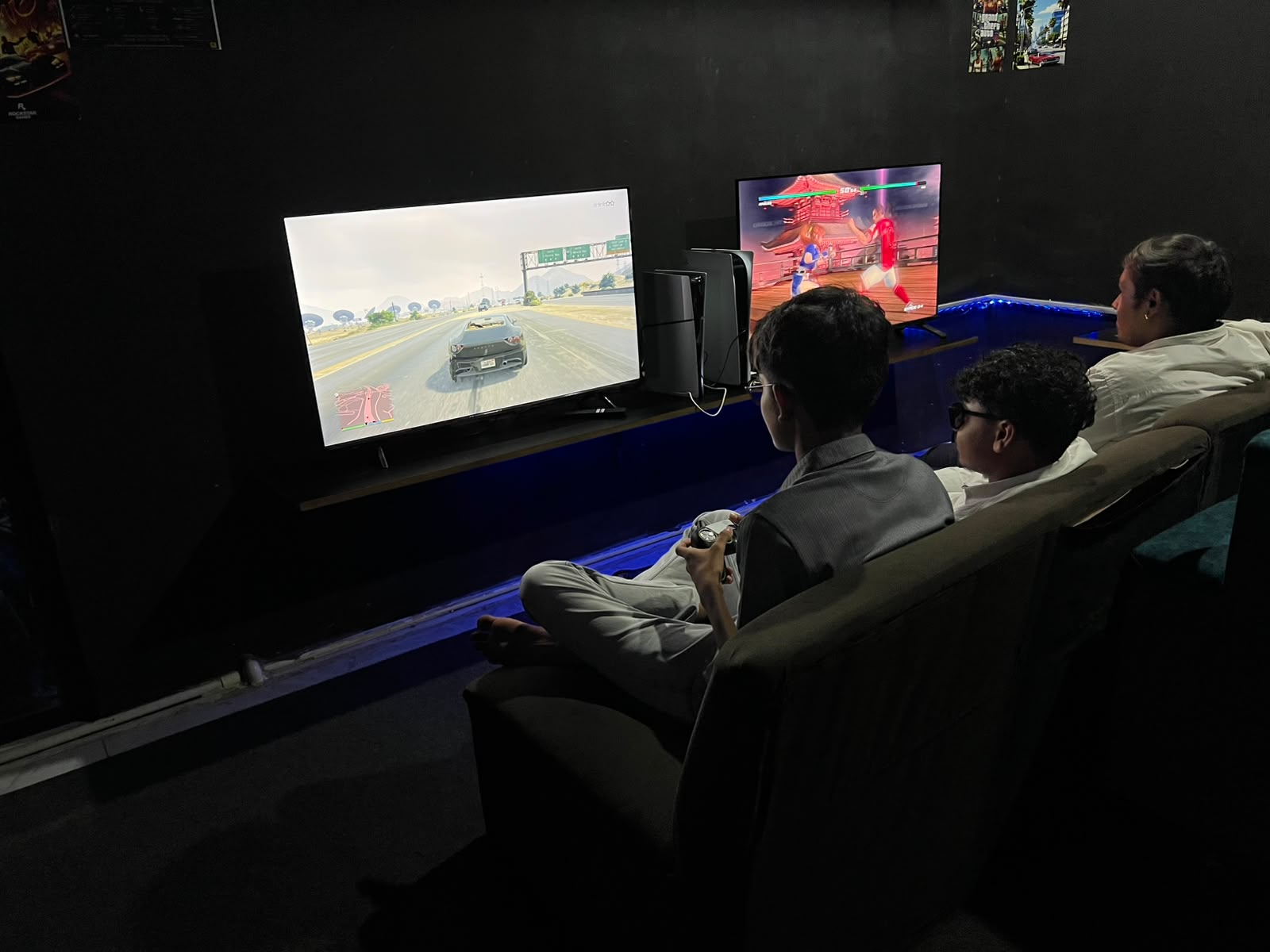 One play snooker and gaming photo